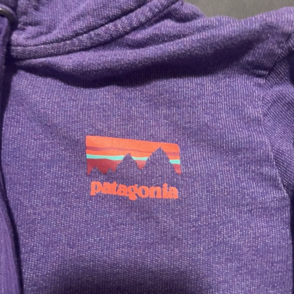 Patagonia Purple Hoodie with Mountain Graphic - Picture 3 of 7